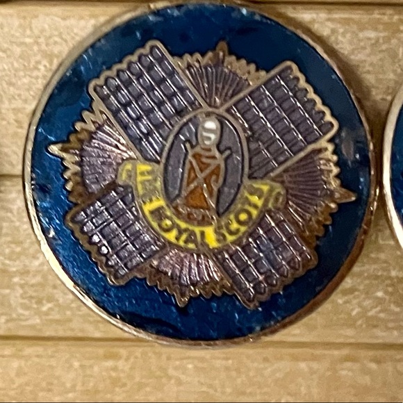 VINTAGE BUTTONS UNIQUE SETS & SINGLES METALLIC ENAMELED INSIGNIA MILITARY - Picture 6 of 10